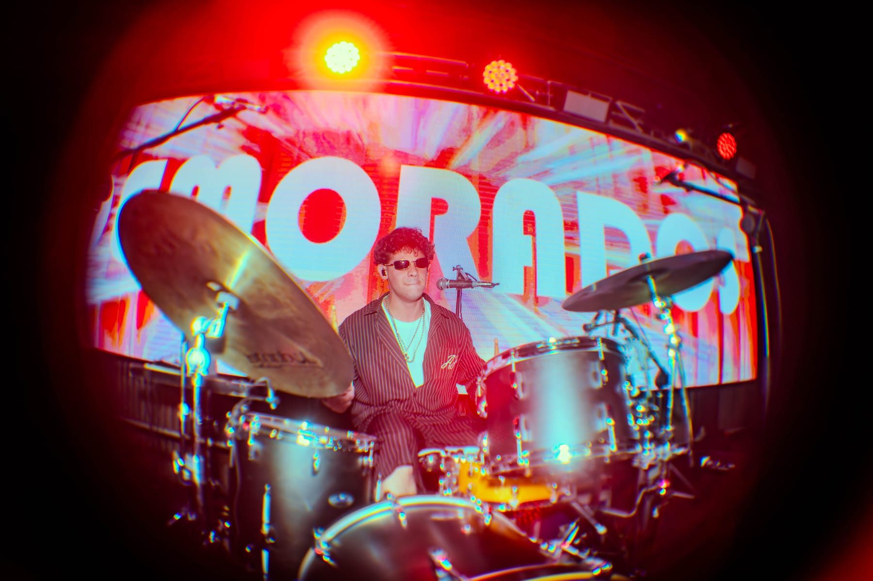 Demorados en un show nocturno