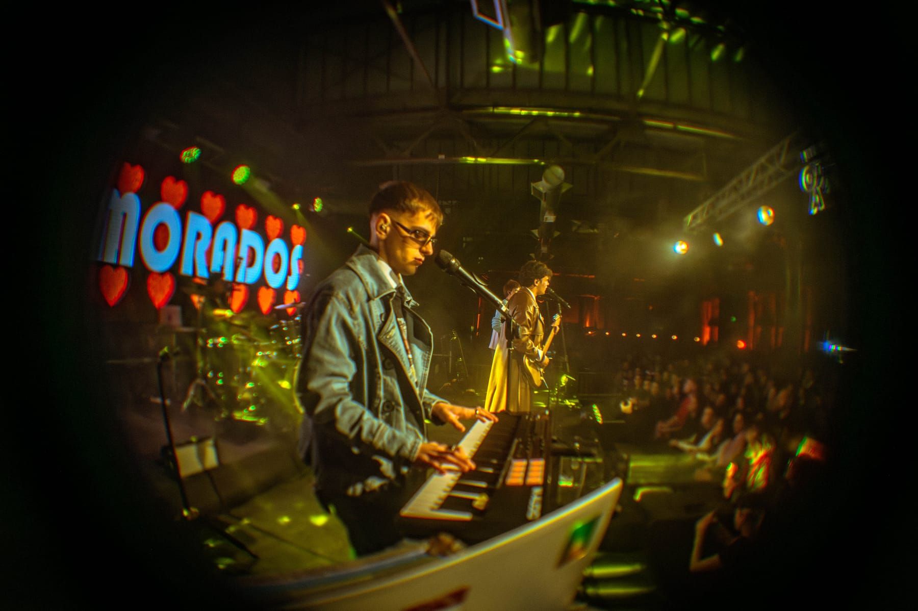 Demorados tocando en vivo en Mendoza