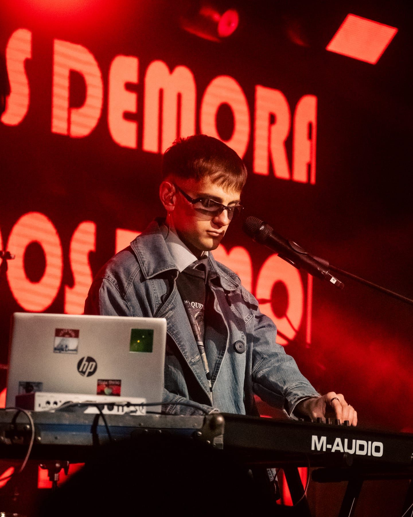 Demorados en un show nocturno